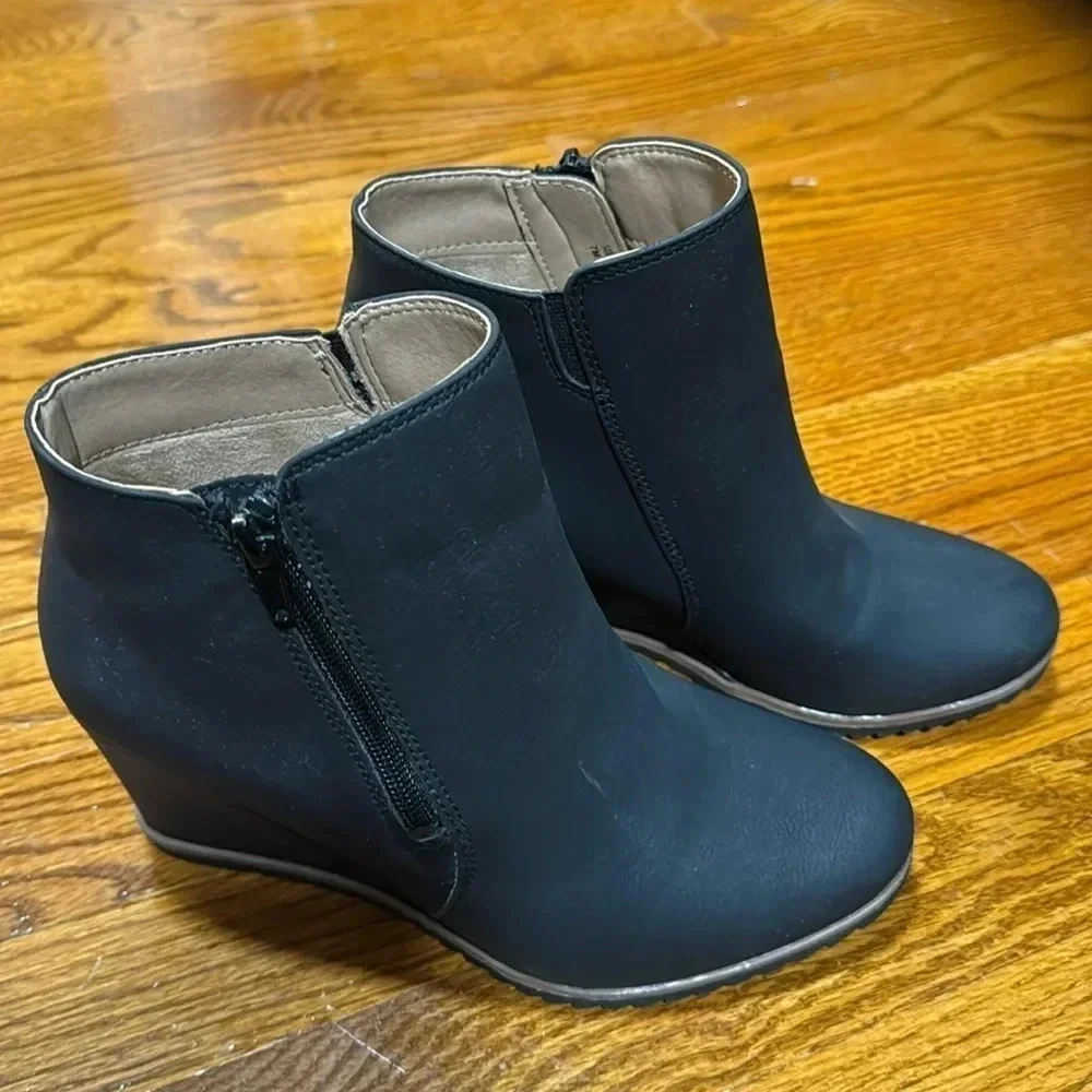 SOUL Naturalizer Black Wedge Ankle Booties